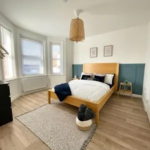 Spacious Coastal In Location , Bournemouth United Kingdom